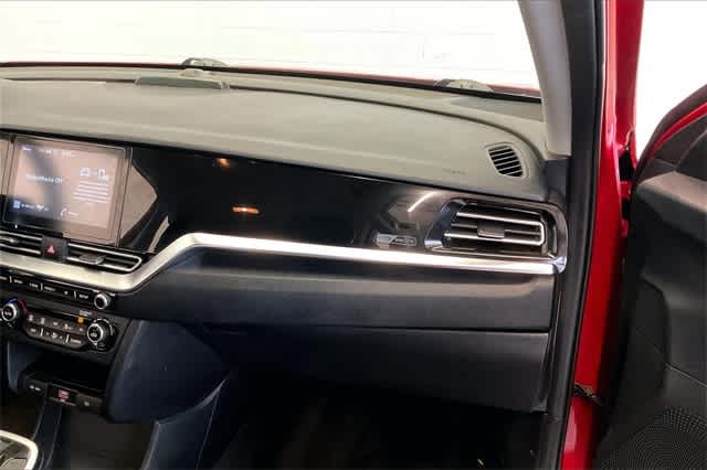 Thumbnail: 2020 Kia Niro - 25