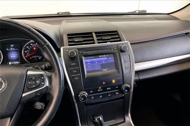2016 Toyota Camry SE 17