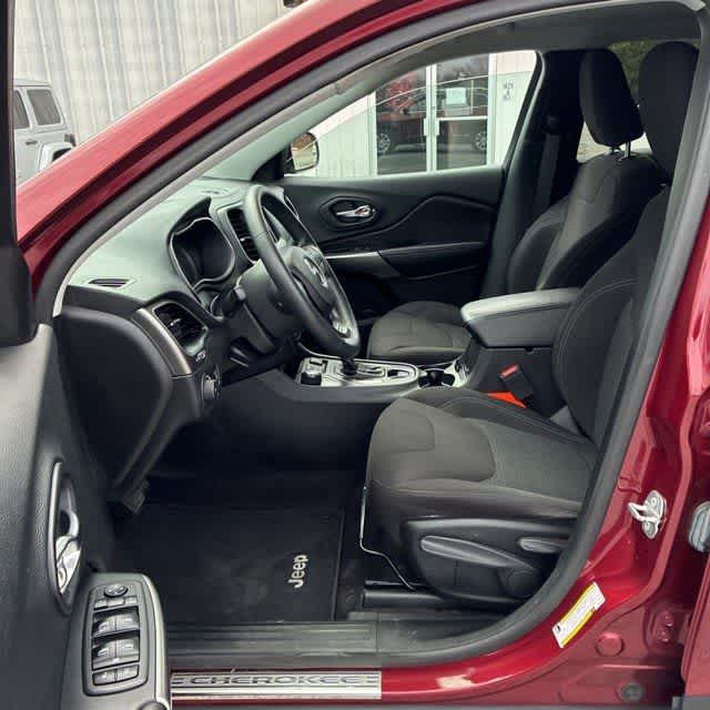 Thumbnail: 2019 Jeep Cherokee - 11