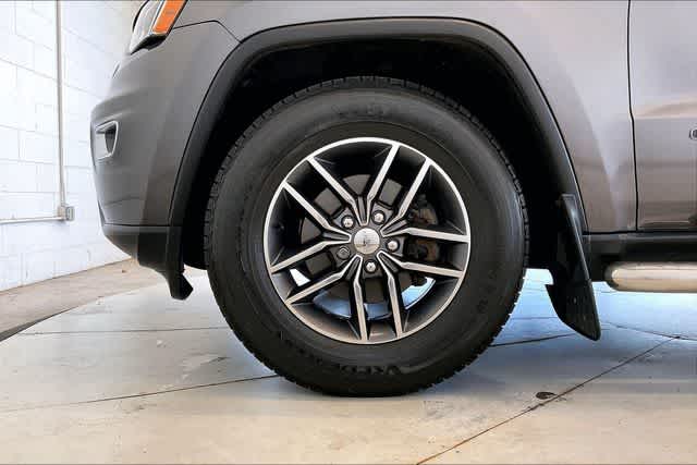 Thumbnail: 2017 Jeep Grand Cherokee - 9