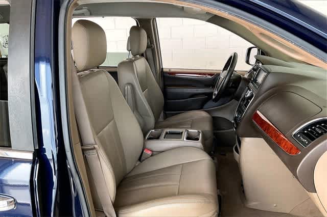 2015 Chrysler Town & Country Touring 14