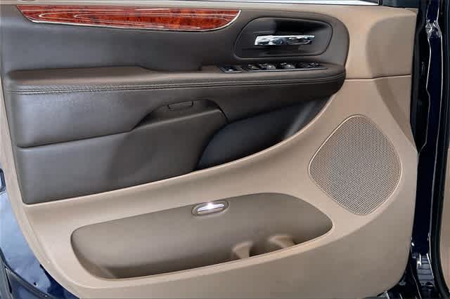 2015 Chrysler Town & Country Touring 29