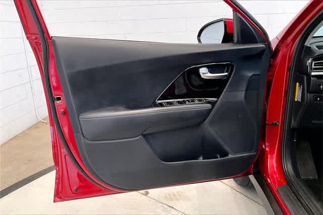 Thumbnail: 2020 Kia Niro - 30