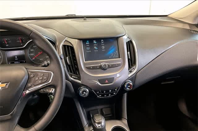 Thumbnail: 2018 Chevrolet Cruze - 17