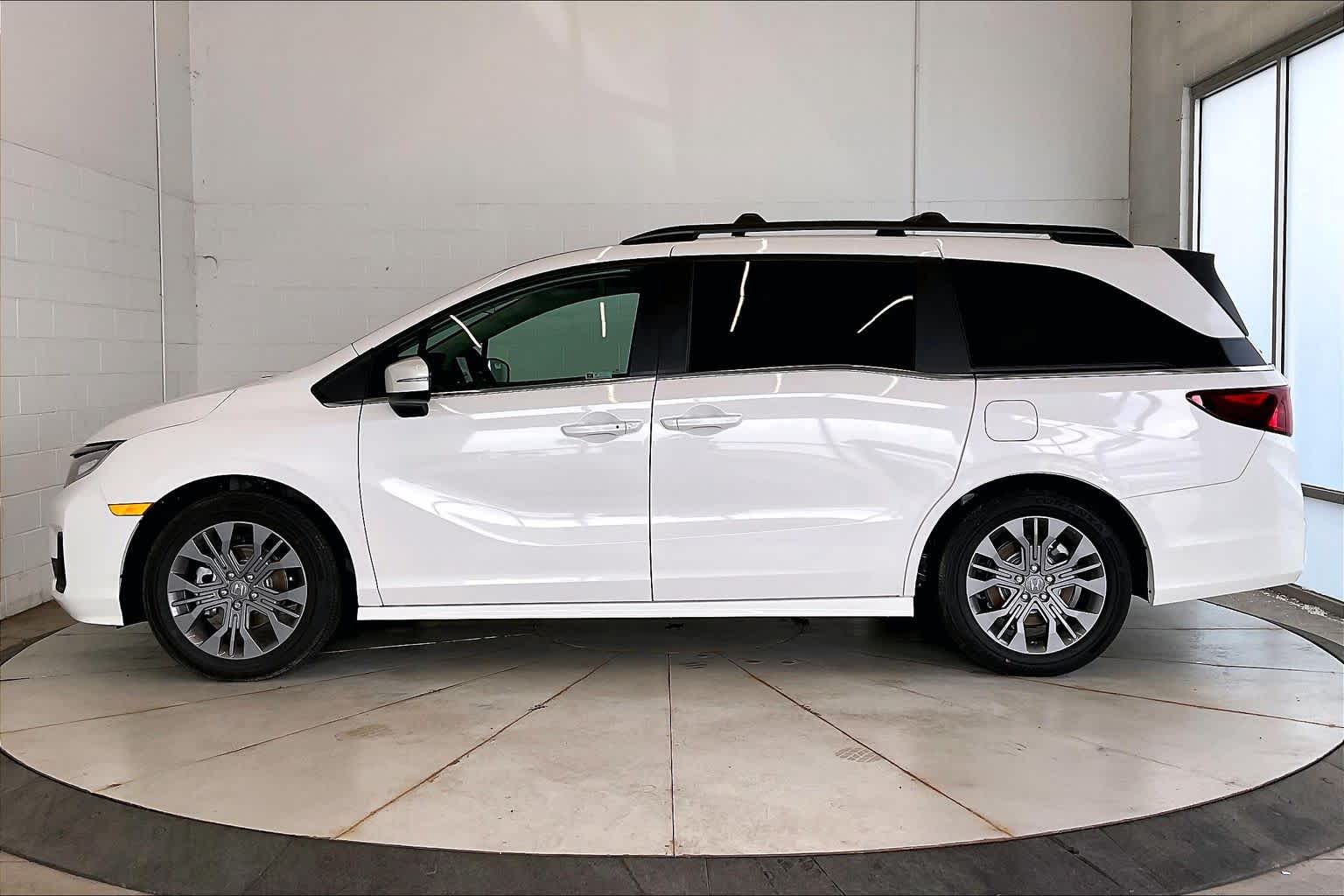 Thumbnail: 2026 Honda Odyssey - 3