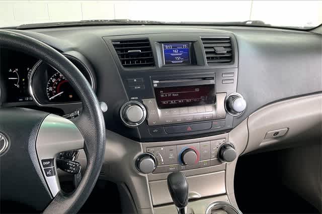 Thumbnail: 2012 Toyota Highlander - 17