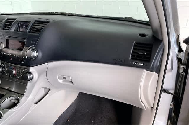 Thumbnail: 2012 Toyota Highlander - 25