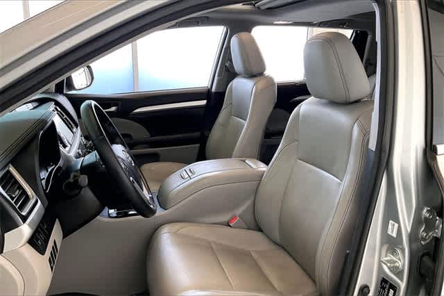 Thumbnail: 2018 Toyota Highlander - 12