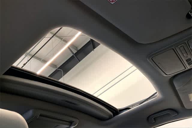 Thumbnail: 2012 Honda Odyssey - 33