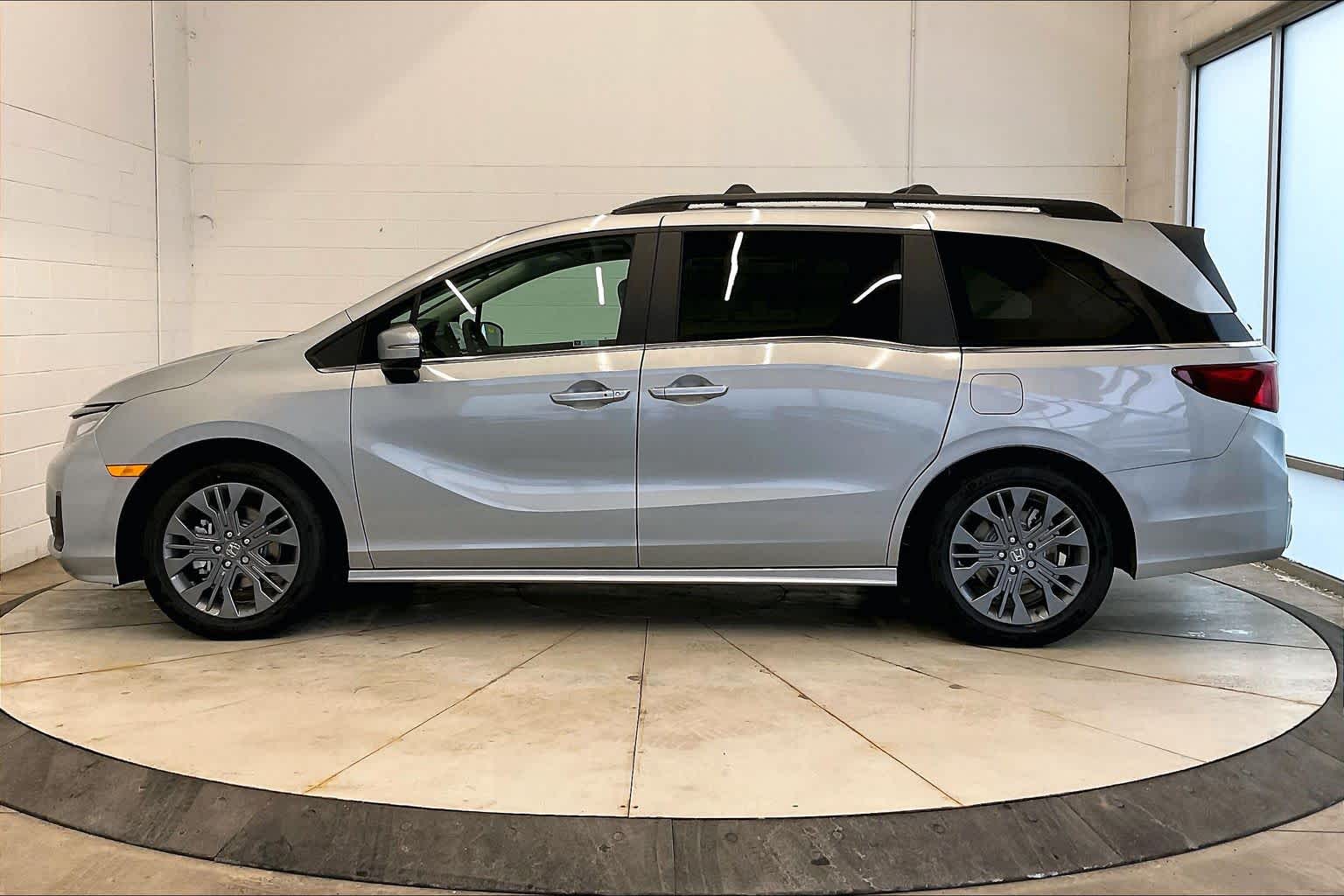 Thumbnail: 2026 Honda Odyssey - 3