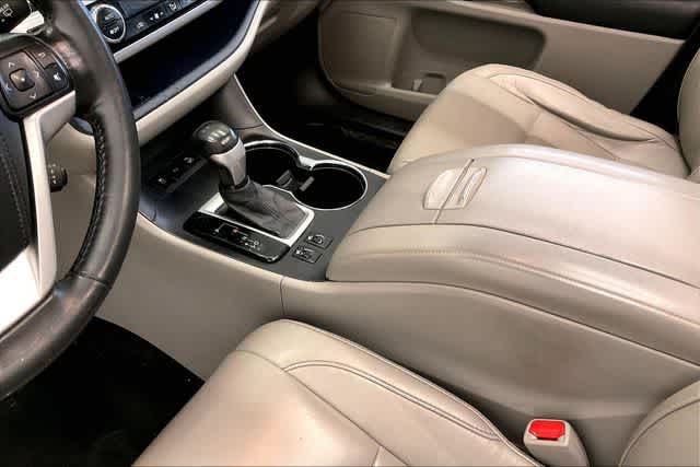 Thumbnail: 2015 Toyota Highlander - 18