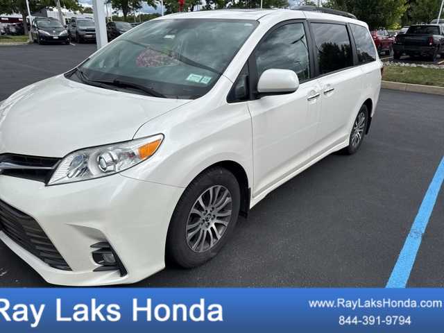 Thumbnail: 2020 Toyota Sienna - 1
