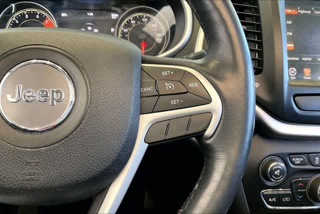 Thumbnail: 2016 Jeep Cherokee - 28