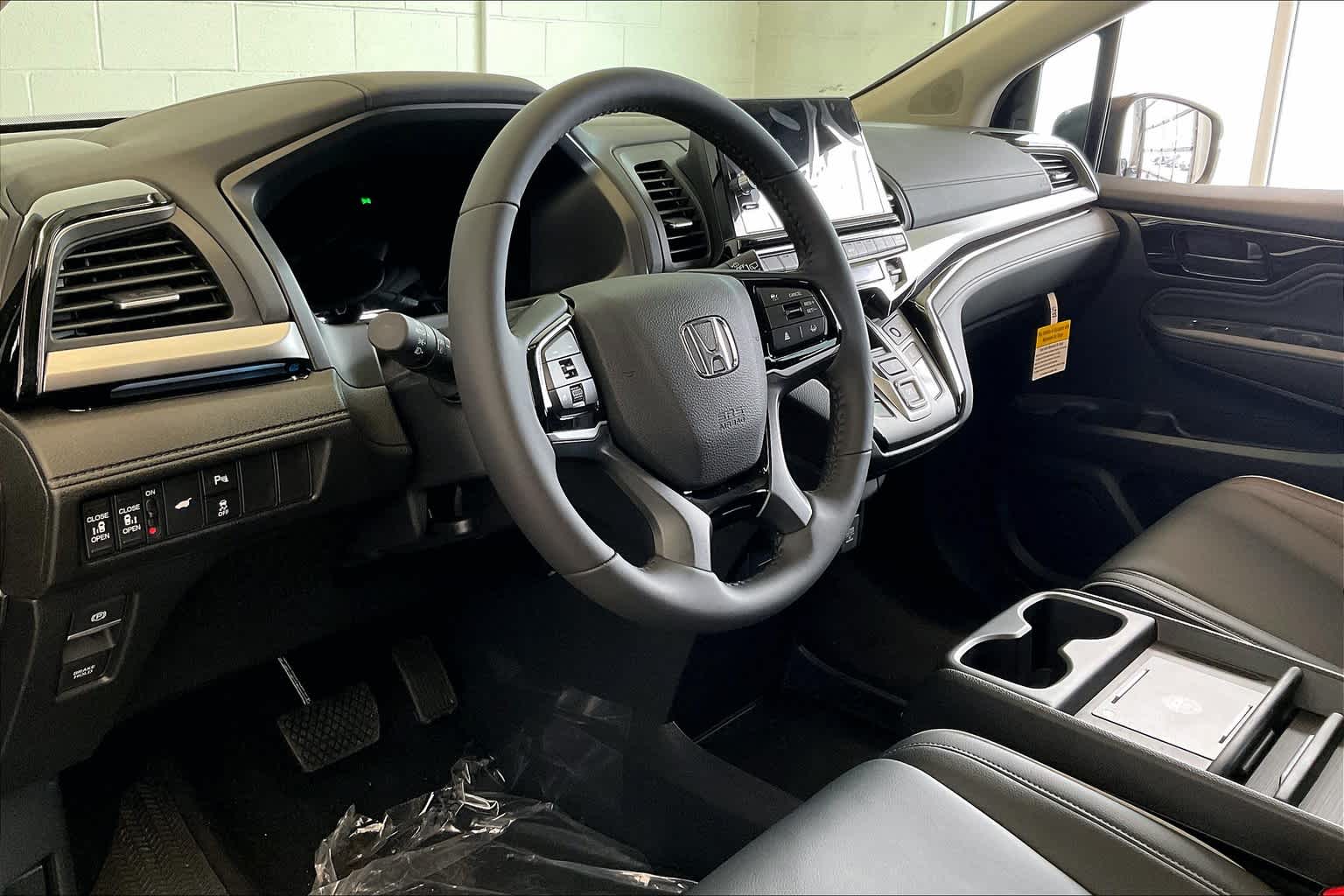 2025 Honda Odyssey Touring 2