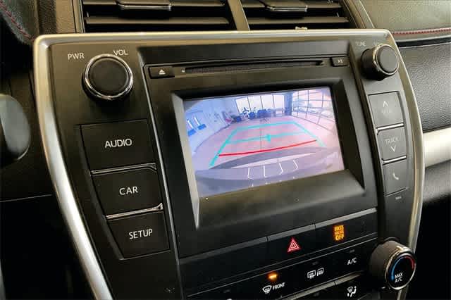 2016 Toyota Camry SE 29