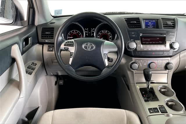 Thumbnail: 2012 Toyota Highlander - 16