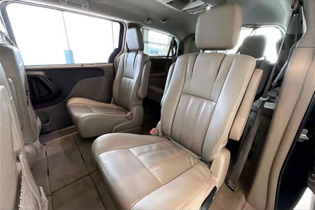 2015 Chrysler Town & Country Touring 13