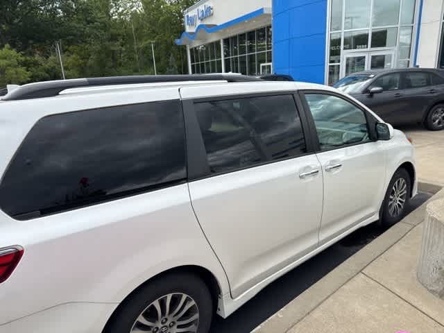 Thumbnail: 2020 Toyota Sienna - 4