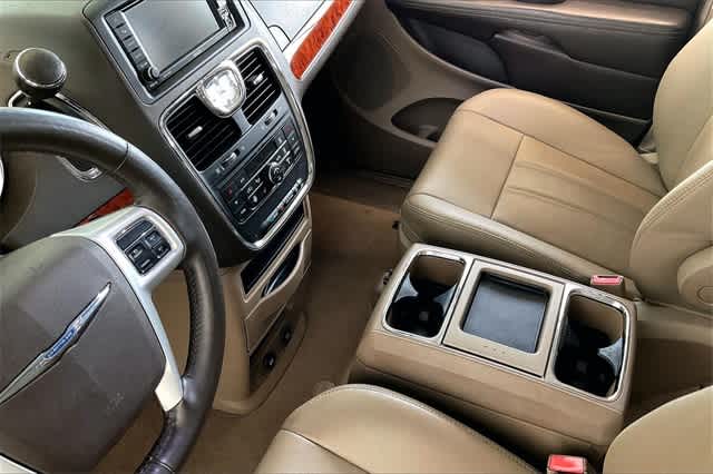 2015 Chrysler Town & Country Touring 17