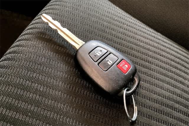 Thumbnail: 2017 Toyota RAV4 - 21