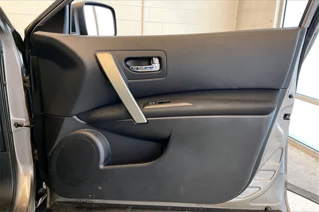 Thumbnail: 2013 Nissan Rogue - 31