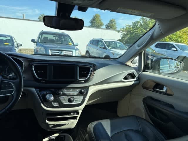 Thumbnail: 2018 Chrysler Pacifica - 10
