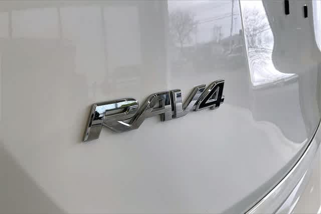 Thumbnail: 2017 Toyota RAV4 - 35