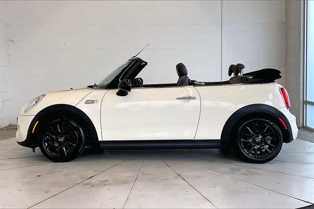 Thumbnail: 2017 MINI Cooper Convertible - 4