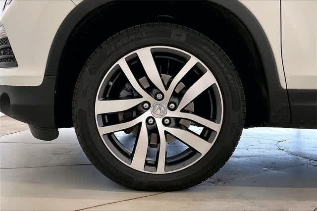 Thumbnail: 2017 Honda Pilot - 9