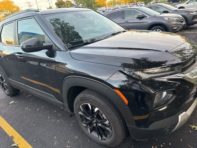 2022 Chevrolet Trailblazer LT photo 2
