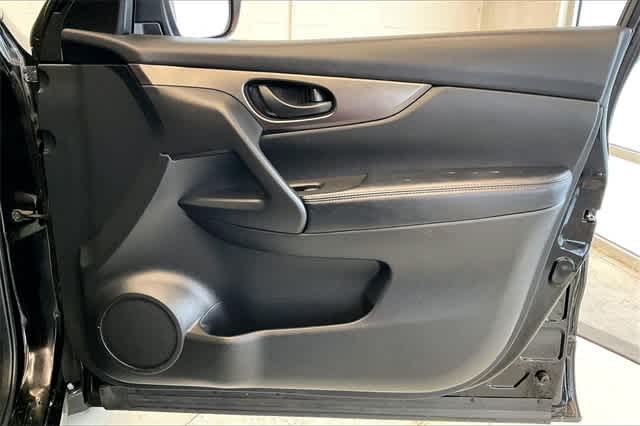 Thumbnail: 2018 Nissan Rogue Sport - 31