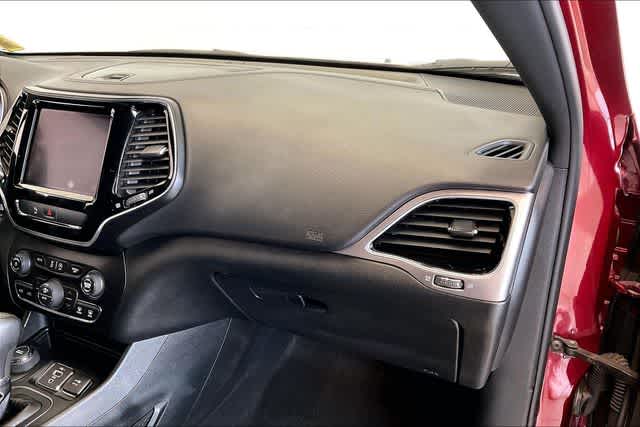 Thumbnail: 2019 Jeep Cherokee - 25