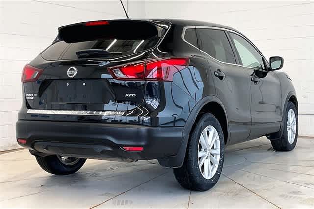 Thumbnail: 2018 Nissan Rogue Sport - 24