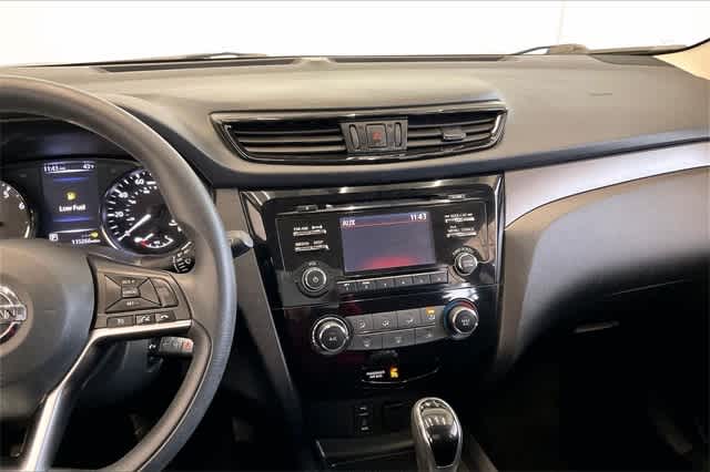 Thumbnail: 2018 Nissan Rogue Sport - 17