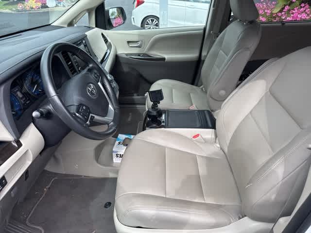 Thumbnail: 2020 Toyota Sienna - 12