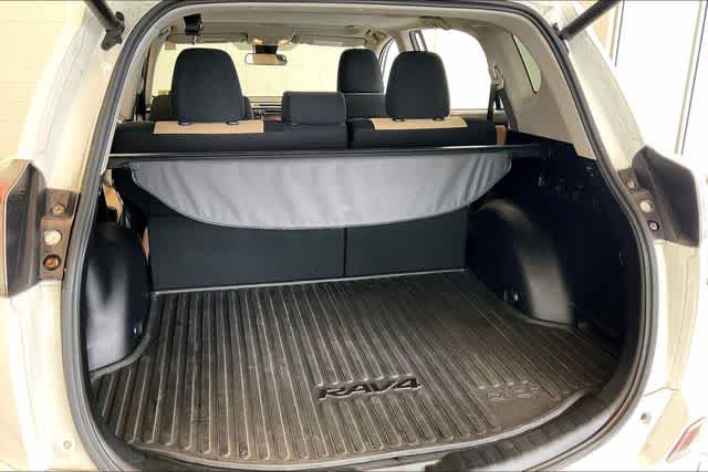 Thumbnail: 2018 Toyota RAV4 - 19