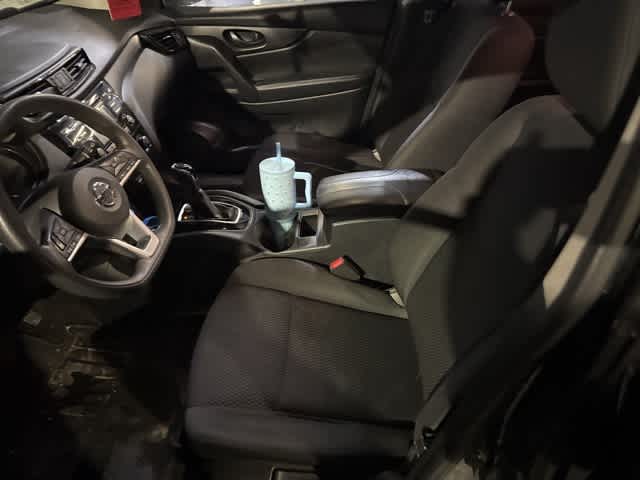 Thumbnail: 2018 Nissan Rogue Sport - 12