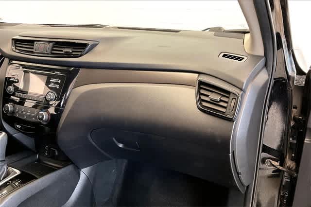 Thumbnail: 2018 Nissan Rogue Sport - 25