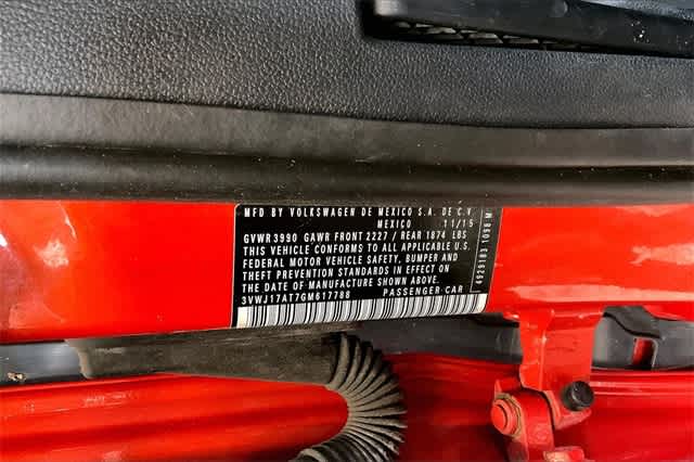 Thumbnail: 2016 Volkswagen Beetle - 21