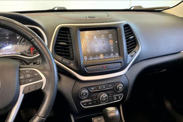 Thumbnail: 2016 Jeep Cherokee - 17