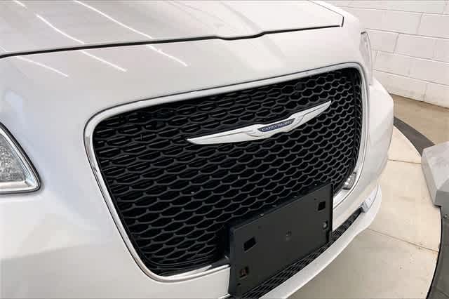 Thumbnail: 2016 Chrysler 300 - 35