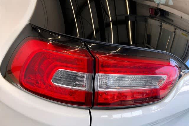 Thumbnail: 2016 Jeep Cherokee - 33