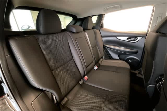 Thumbnail: 2018 Nissan Rogue Sport - 26