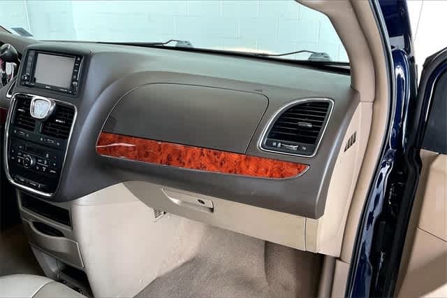 2015 Chrysler Town & Country Touring 24