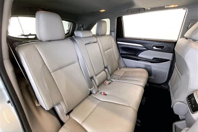 Thumbnail: 2018 Toyota Highlander - 26