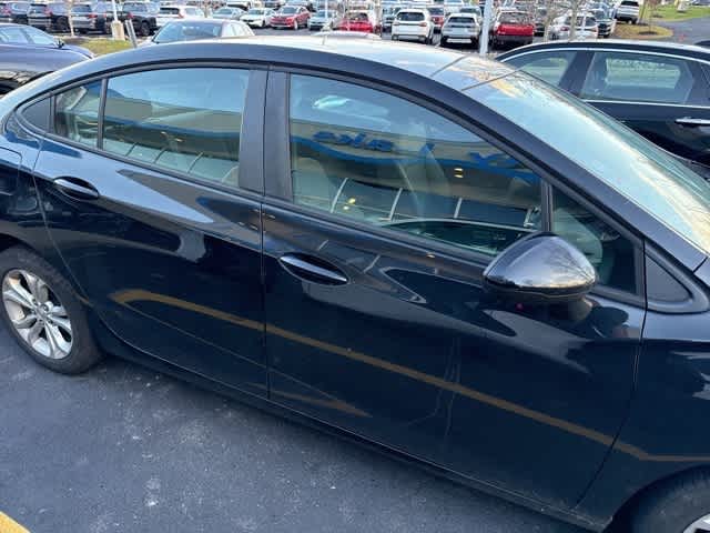 2019 Chevrolet Cruze LS photo 4