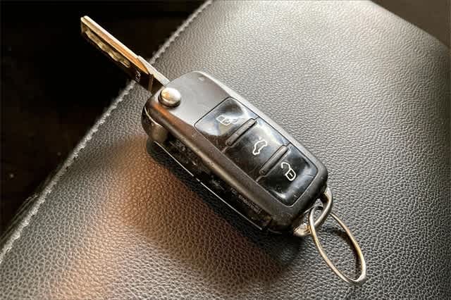 Thumbnail: 2016 Volkswagen Beetle - 20