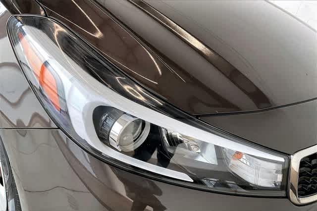 Thumbnail: 2017 Kia Forte - 32
