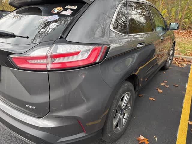 2021 Ford Edge SEL photo 4