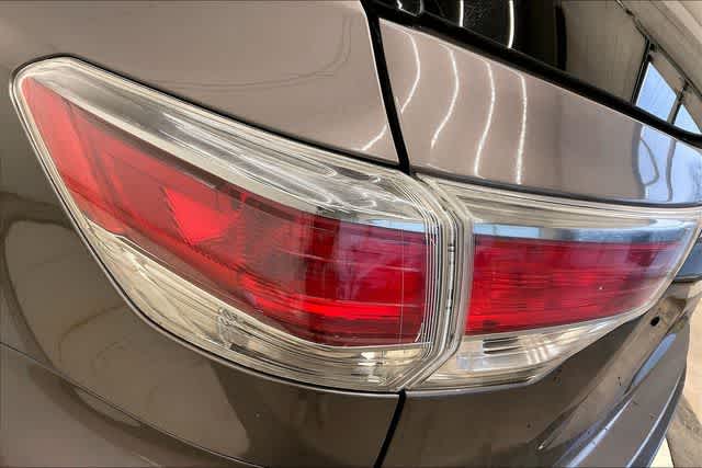 Thumbnail: 2015 Toyota Highlander - 33